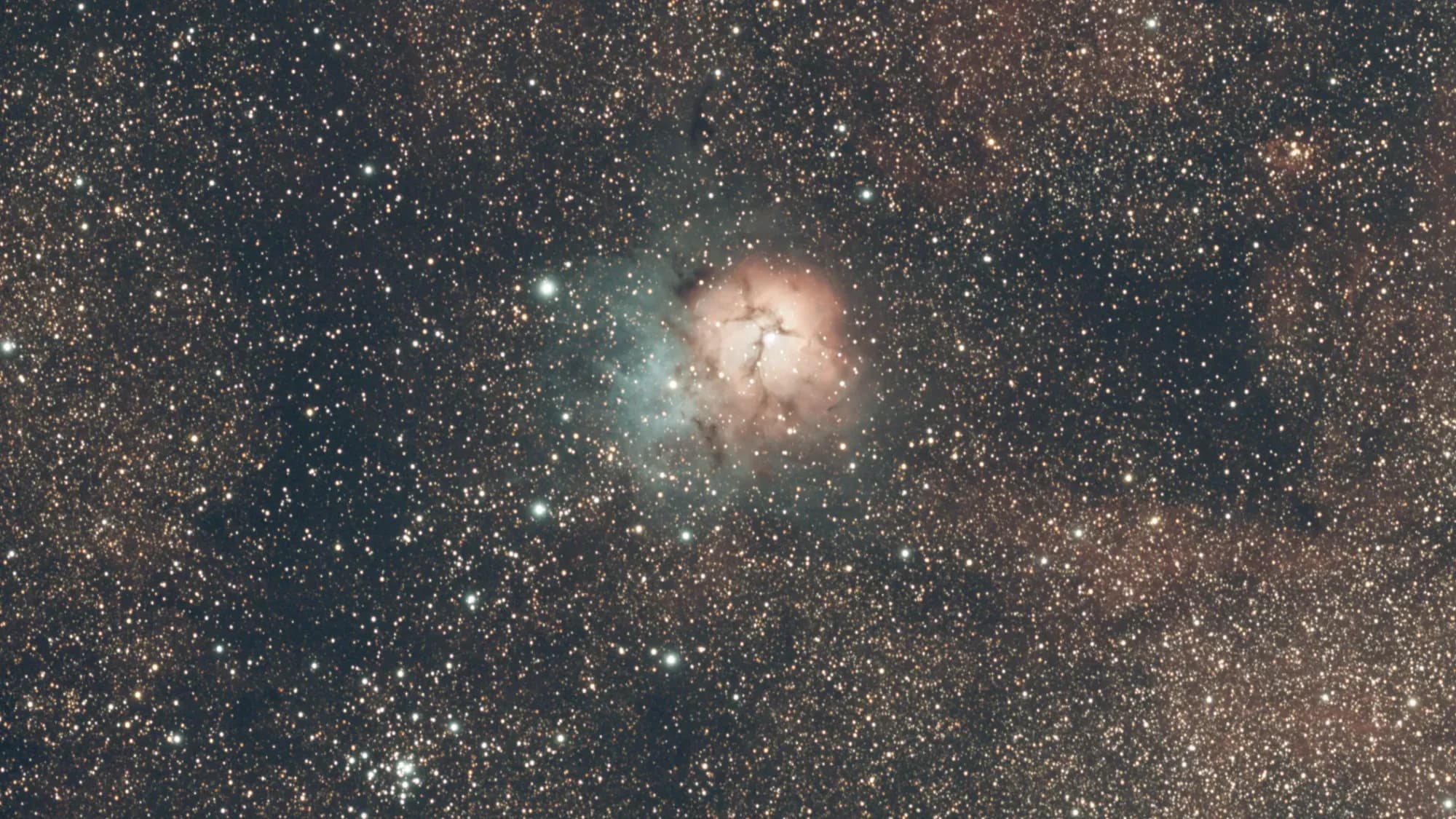 M 20, la nébuleuse Trifide, empilée avec StackingWizard