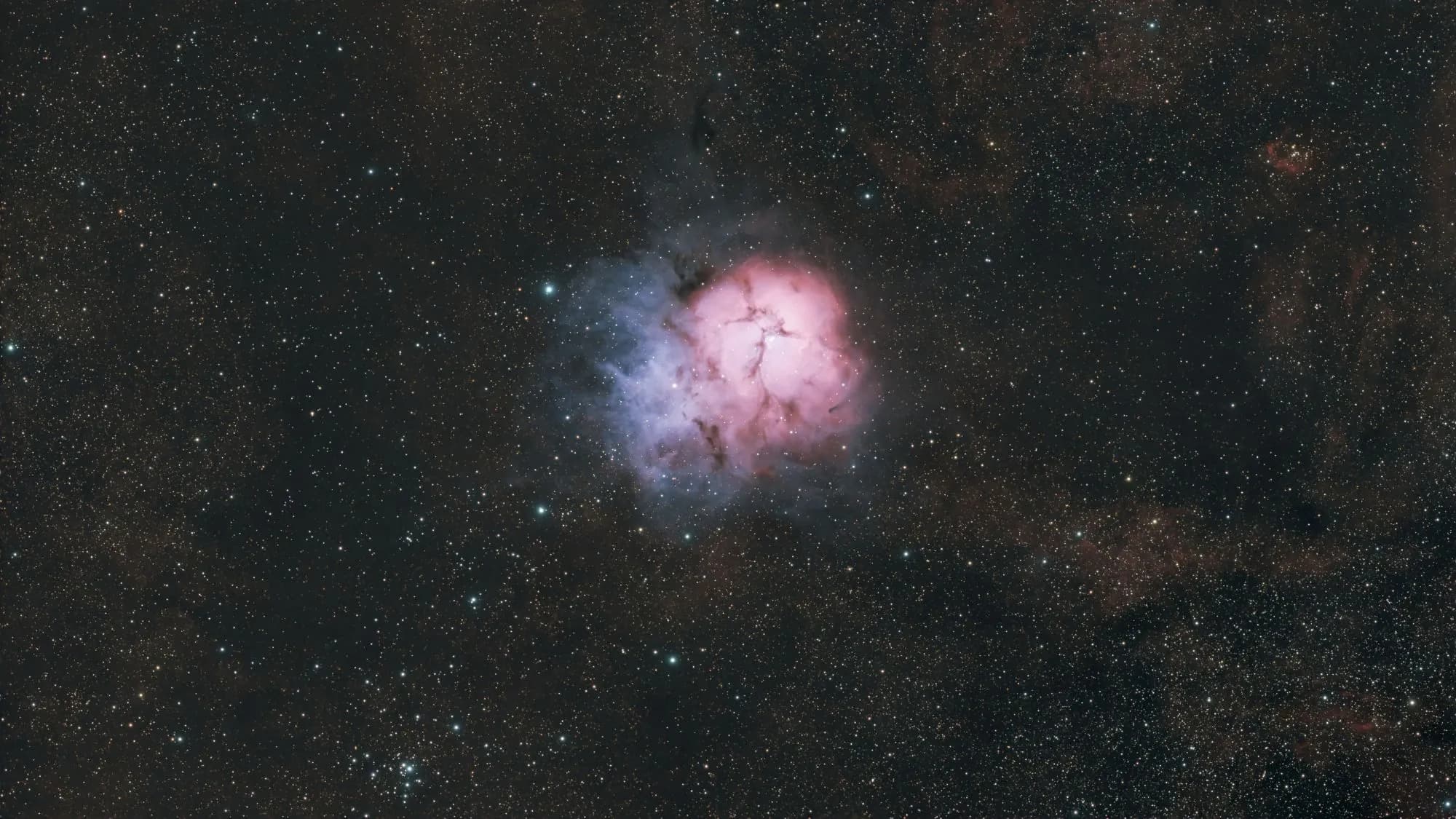 M 20, la nébuleuse Trifide, traitée avec AstroWizard