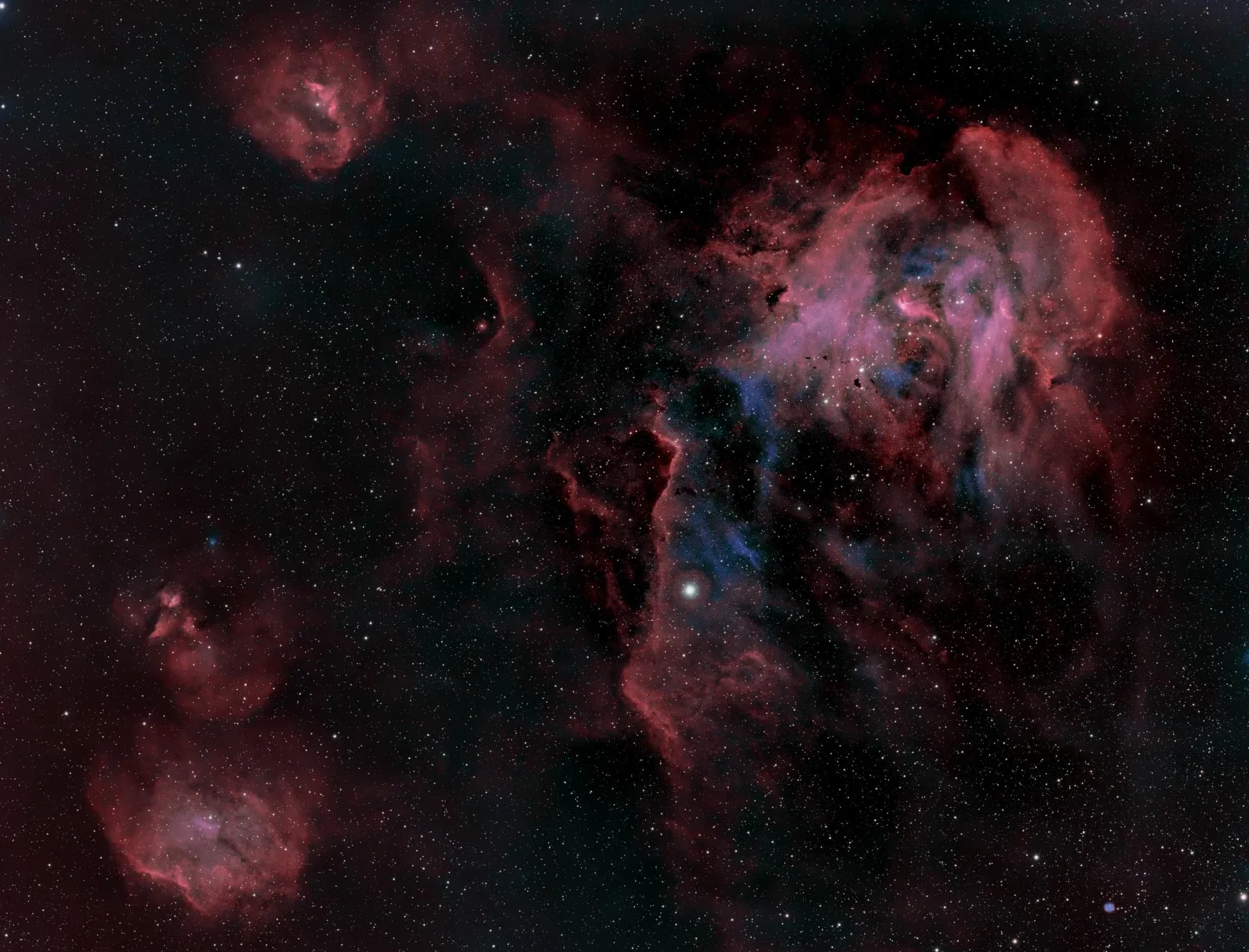 IC 2944, la même mosaïque traitée dans PixInsight avec les outils RC Astro à jour et BlurXTerminator ML5